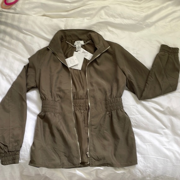 Magaschoni Lightweight Moisture Wicking Zip Jacket - Picture 2 of 9